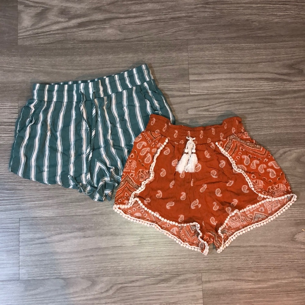 Lightweight, patterned shorts set